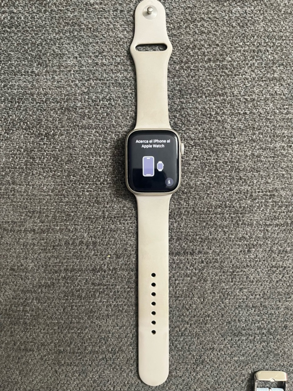 Apple Watch Series 8 with GPS+Cellular with Cream Sport Band